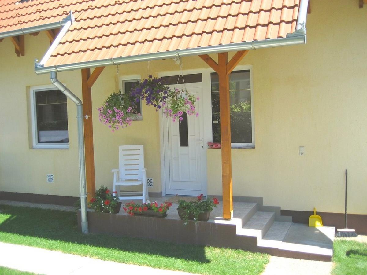 Lala Apartmanok Balatonboglar Exterior photo